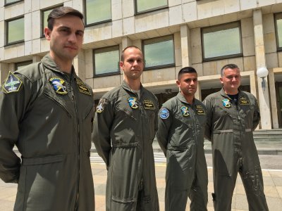 Първите четирима български пилоти заминават за обучение за F-16 в САЩ