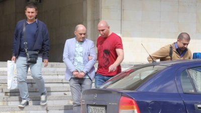 Лекар от Добрич е задържан за притежание на детска порнография