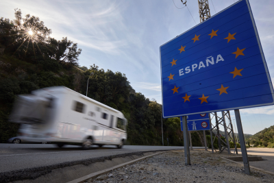 От днес Испания премахва извънредното положение и отваря границите