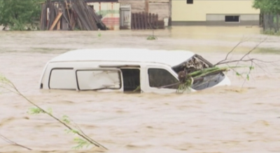 Извънредно положение в Сърбия заради наводнения, лошо време на Балканите