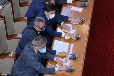 Столичното РЗИ ще установява кои депутати са били без защитни маски днес в НС