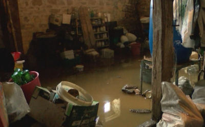 Отнесена улица и десетки наводнени сгради след порой в село Пчелище