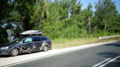 Тир удари кола с румънци край Симитли, избяга