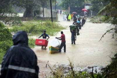 13 загинали и повече от 1 милион засегнати от наводненията в Индия