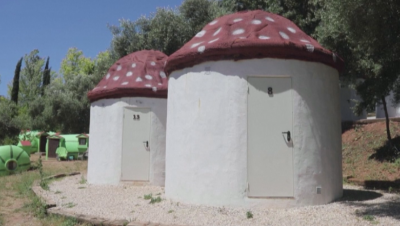 Палатки с необикновен дизайн привличат туристи в Испания