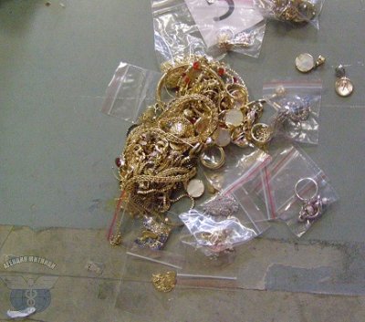 1,7 кг златни бижута спипани в турски тир на "Дунав мост" - Русе