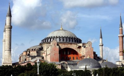 Анкара: Отварянето на „Света София” за молитви няма да я лиши от нейната идентичност