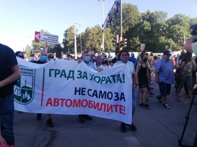 Жители на "Княжево" протестират срещу разширяването на бул. "Цар Борис III" (Снимки)