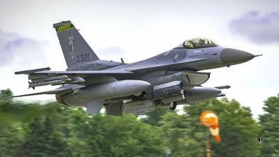 Изтребител на САЩ F-16 Viper се разби при кацане в Ню Мексико