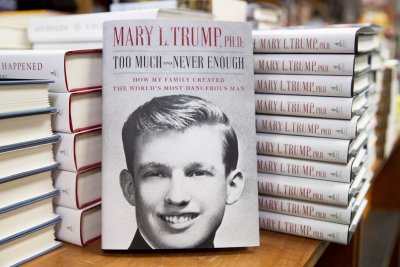 Племенница на Тръмп издаде книга, съветва чичо си да подаде оставка