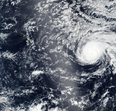 Ураганът Дъглас настъпва към Хаваите