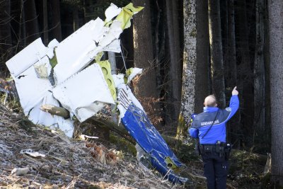 Четирима души загинаха при катастрофа на малък самолет в Швейцария