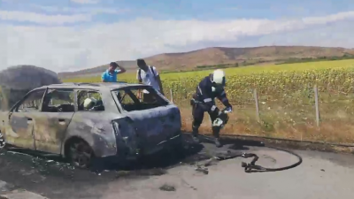 Автомобил се запали на АМ "Тракия" край Бургас и предизвика задръстване