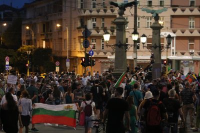 14-а поредна вечер на протести: Блокираха ключови кръстовища в столицата (обобщение)