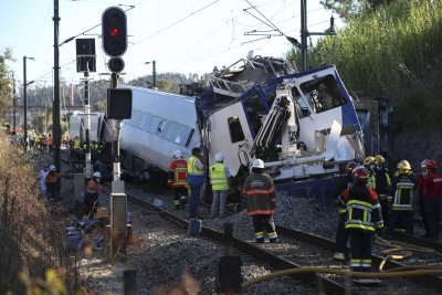 Две жертви при тежка влакова катастрофа в Португалия
