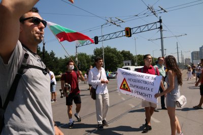 Протестиращи блокираха ключови кръстовища в София