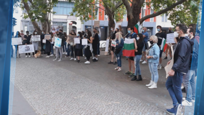 Протестиращи българи се събраха и в Европа