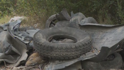 Откриха незаконно сметище от стари гуми и строителни отпадъци край Варна