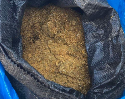 Полицаи иззеха 50 кг нелегален тютюн от кола на русенец
