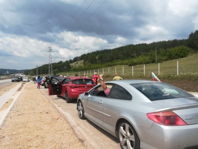 Протестно автошествие тръгна към граничния пункт "Калотина"