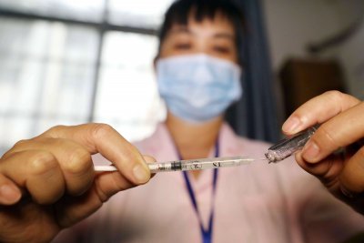 Китайската ваксина срещу COVID-19 дава имунитет 2 седмици след първата доза