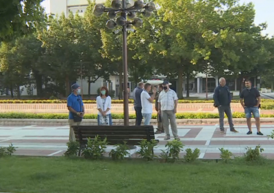 След скандала в Благоевград: Знамена и тонколони няма да се съхраняват в общината