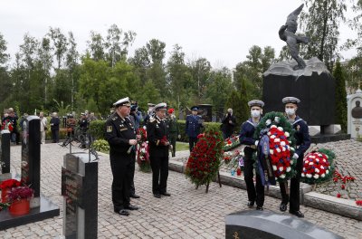 С траурни церемонии Русия отбеляза 20 години от гибелта на "Курск"