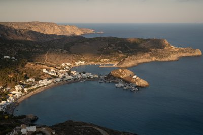 Гърция обяви нощен полицейски час за ресторанти и барове в топ туристически дестинации