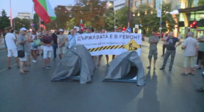 Варна осъмна блокирана след снощния протест