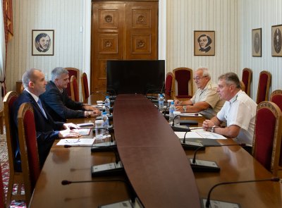 Президентът Радев се срещна с началника на отбраната адм. Ефтимов