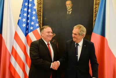 Американският държавен секретар e на визита в Чехия