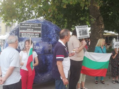 В Пловдив протестираха с революционни песни