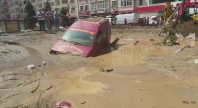 Жертви и пострадали след наводненията в Турция
