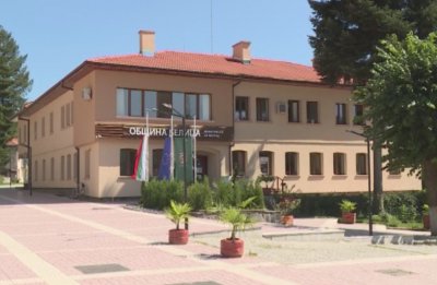 Ден на траур в община Белица след смъртта на баща и син лекари, починали от COVID-19