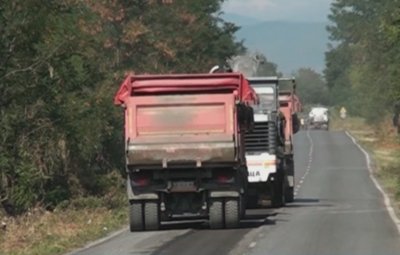 Започна цялостен ремонт на пътя Карлово - Васил Левски