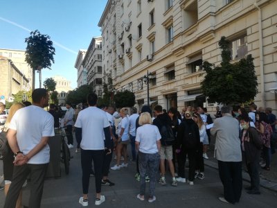 Протест срещу решението столичната улица "Съборна" да стане пешеходна зона