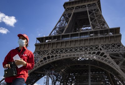 Обмислят носенето на маска да стане задължително в Париж