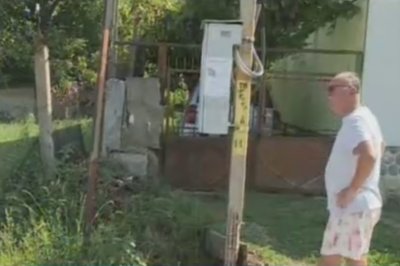 Опасен електрически стълб в село Бараково