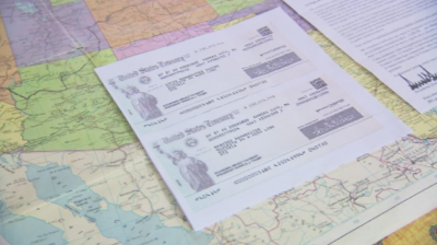 Десетки получават чекове за 1 200 долара от САЩ като помощи за COVID-19 заради объркани списъци