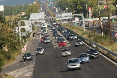 Засилен трафик по магистрала "Тракия"