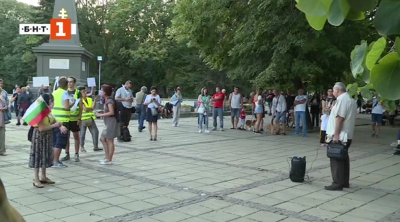 Във Варна продължават протестите срещу правителството