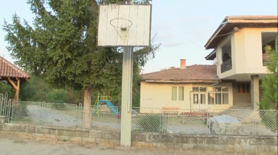 Над 17 години площадка е криела риск за децата в село Миндя