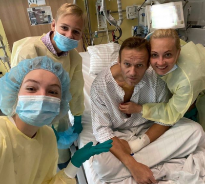 Алексей Навални публикува снимка от болничното си легло
