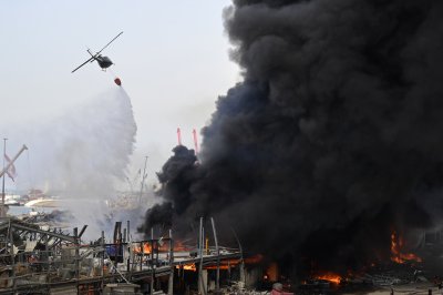 Разследват причината за пожара в пристанището на Бейрут