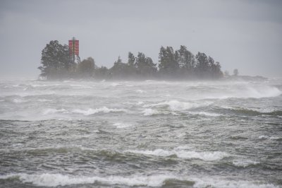 Силна буря във Финландия, ураган връхлита Гърция до часове