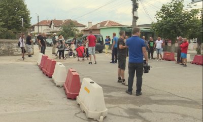Жители на петричкото село Първомай излязоха на протест заради затворена улица