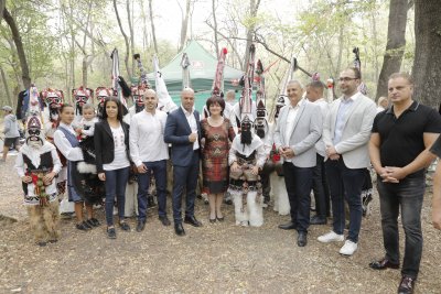 Цвета Караянчева откри фолклорния събор в пловдивския парк "Лаута"