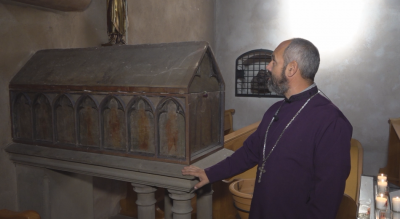 Малък саркофаг във Франция пази частици от Вяра, Надежда и Любов