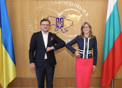 Захариева в Киев: България подкрепя евроатлантическата ориентация на Украйна