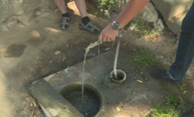 Липса на вода измъчва жителите на село Златолист